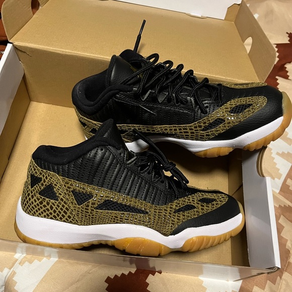 Jordan 11s - Picture 3 of 3